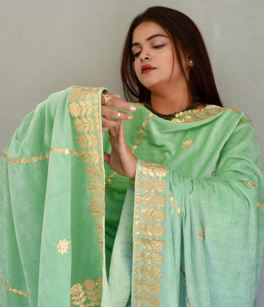 Gotta patti Pista Green Velvet dupatta - Vaaniari