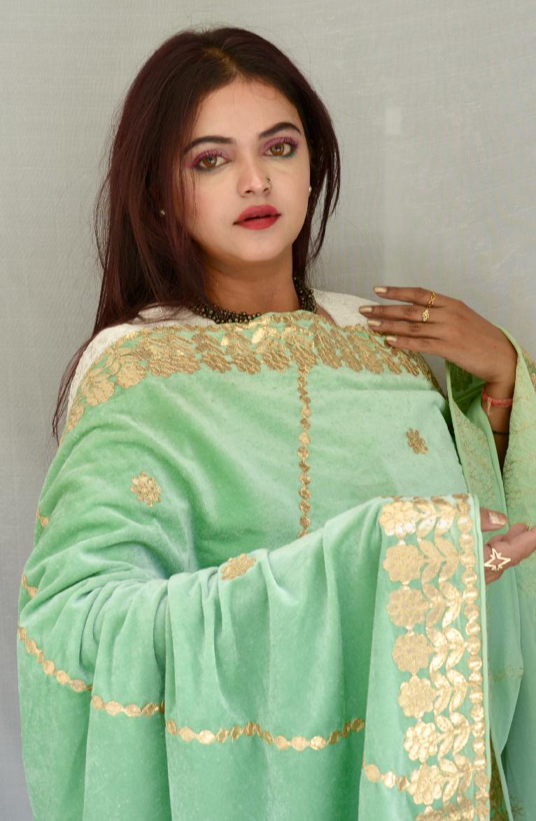 Gotta patti Pista Green Velvet dupatta - Vaaniari